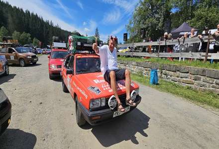 Vzhůru do Banátu! V Beskydech odstartovala dobrodružná rally Gumbalkan